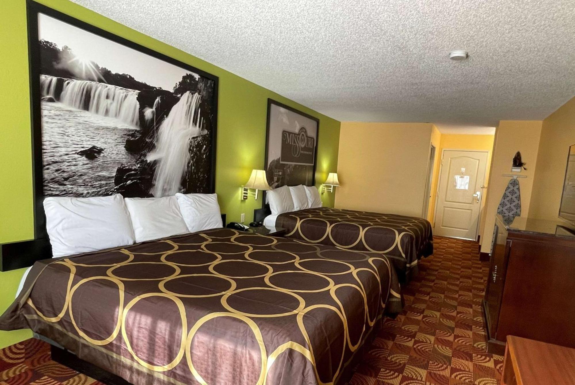 Super 8 By Wyndham Of The Ozarks