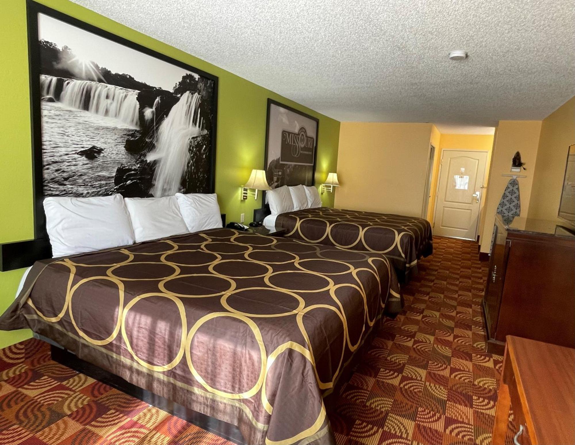 Super 8 By Wyndham Of The Ozarks