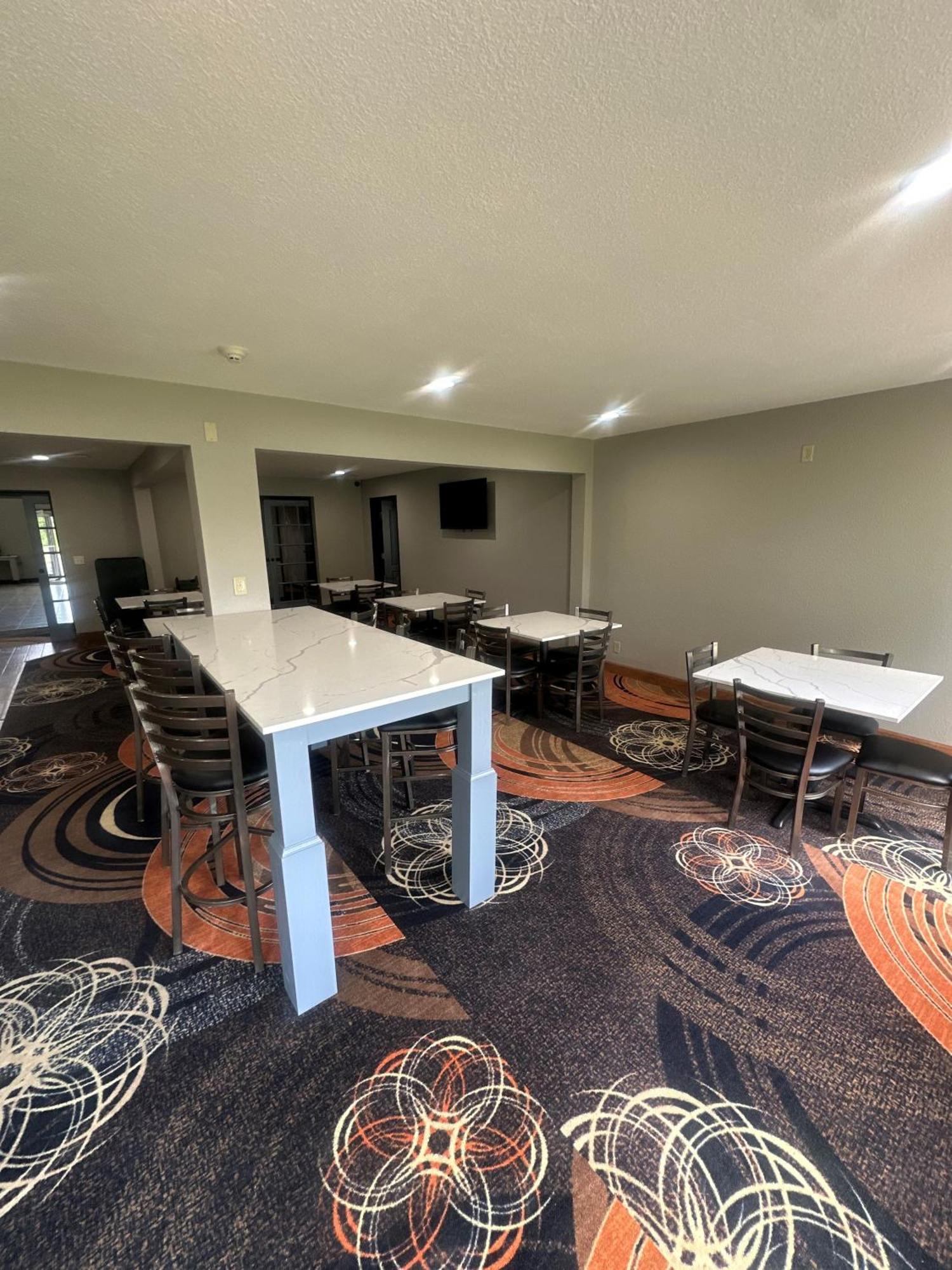 Super 8 By Wyndham Of The Ozarks Motel Eldon