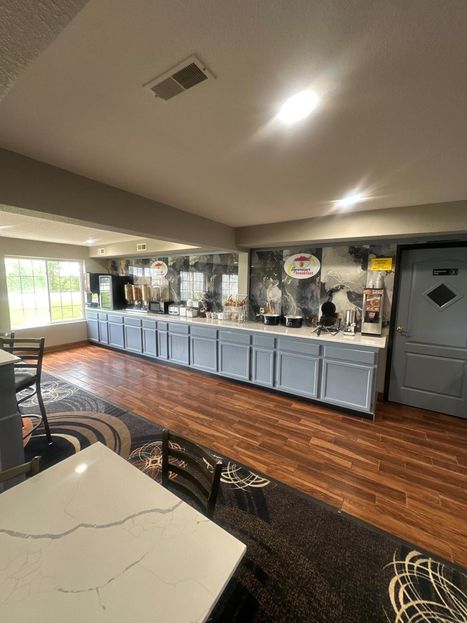 Super 8 By Wyndham Of The Ozarks 2*