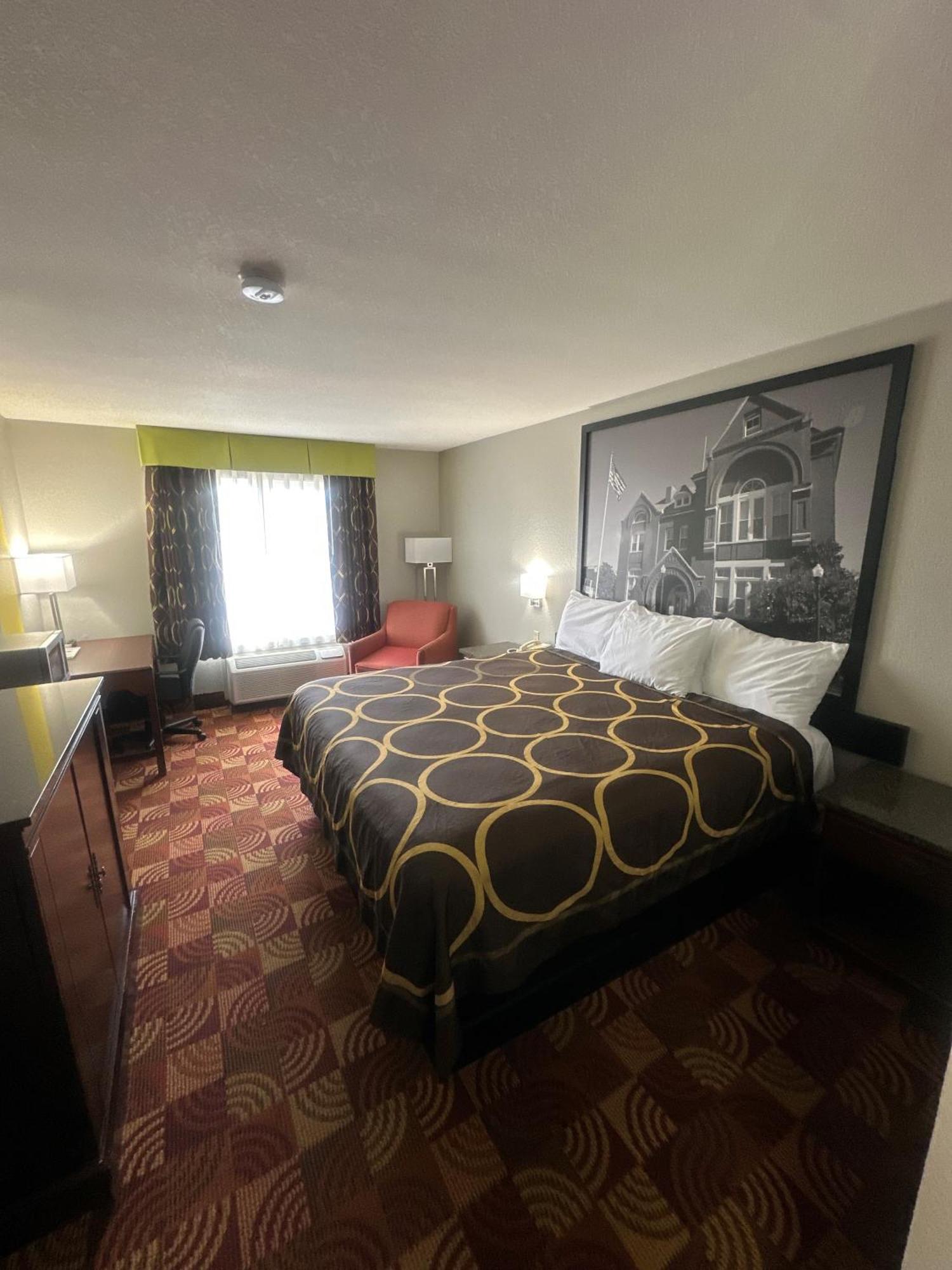 Super 8 By Wyndham Of The Ozarks Motel