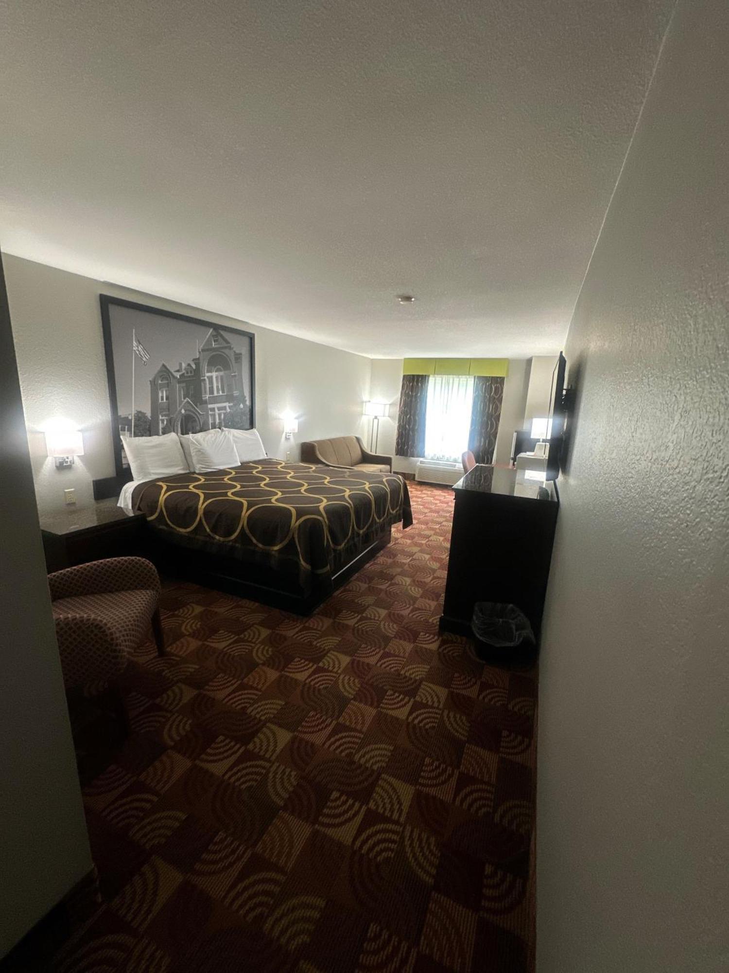 Super 8 By Wyndham Of The Ozarks Motel