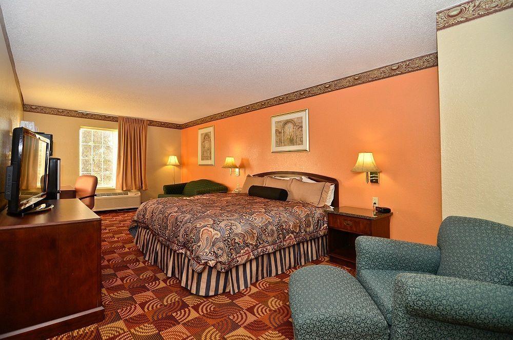 Super 8 By Wyndham Of The Ozarks Motel