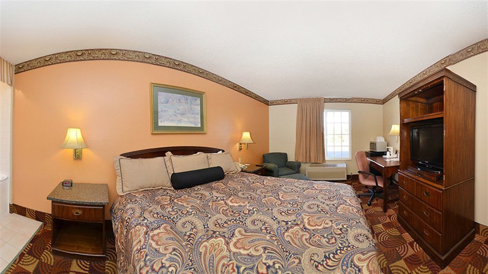 Super 8 By Wyndham Of The Ozarks Eldon