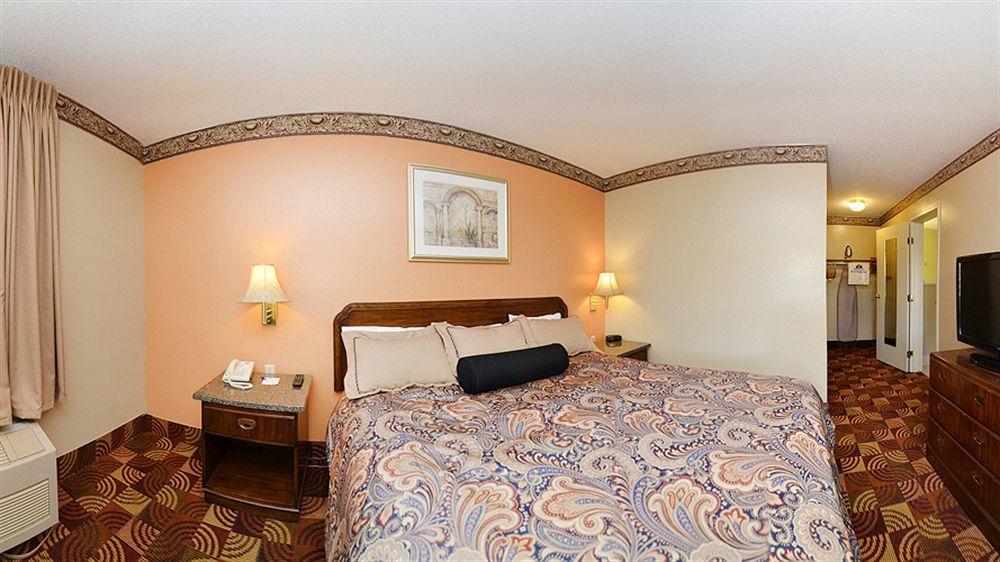 Super 8 By Wyndham Of The Ozarks Motel Eldon