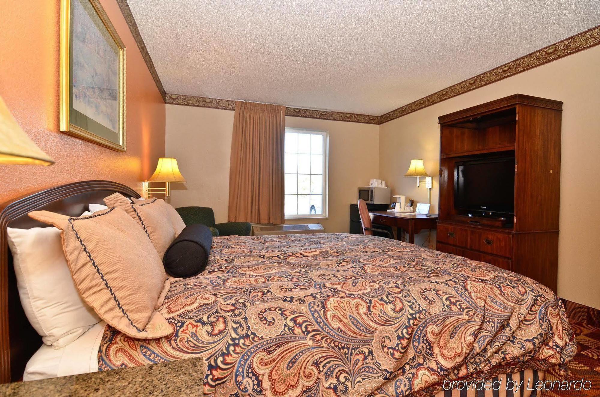 Super 8 By Wyndham Of The Ozarks Motel 2*