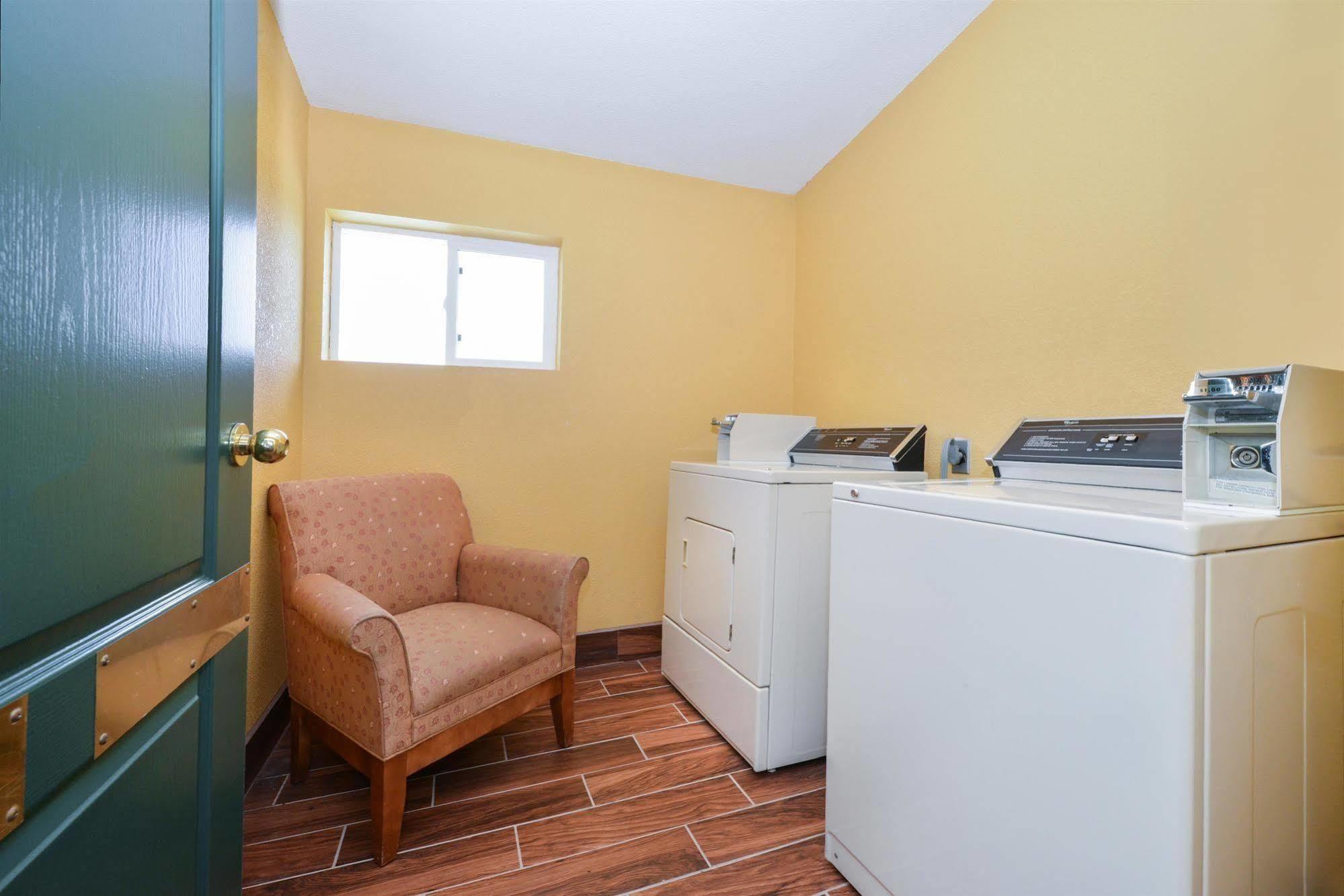 Motel Super 8 By Wyndham Of The Ozarks 2*