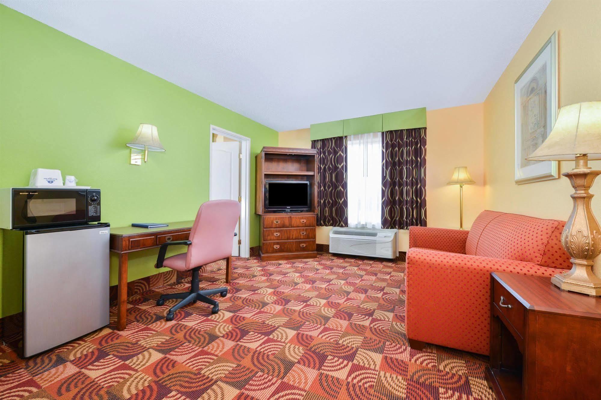 Super 8 By Wyndham Of The Ozarks