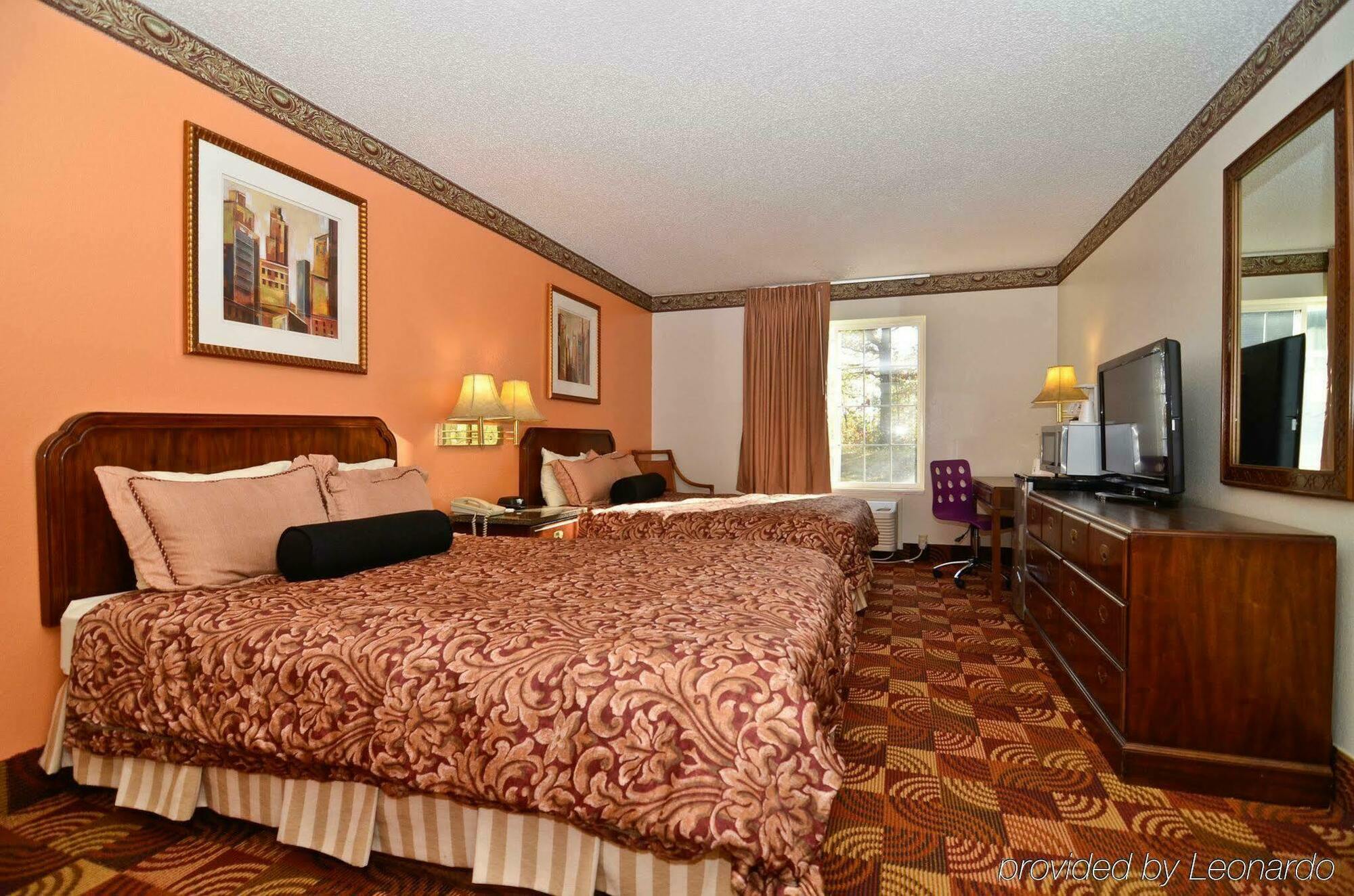 Super 8 By Wyndham Of The Ozarks Motel Eldon