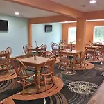 Super 8 By Wyndham Lake Of The Ozarks 