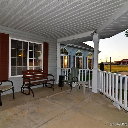 Super 8 By Wyndham Lake Of The Ozarks 